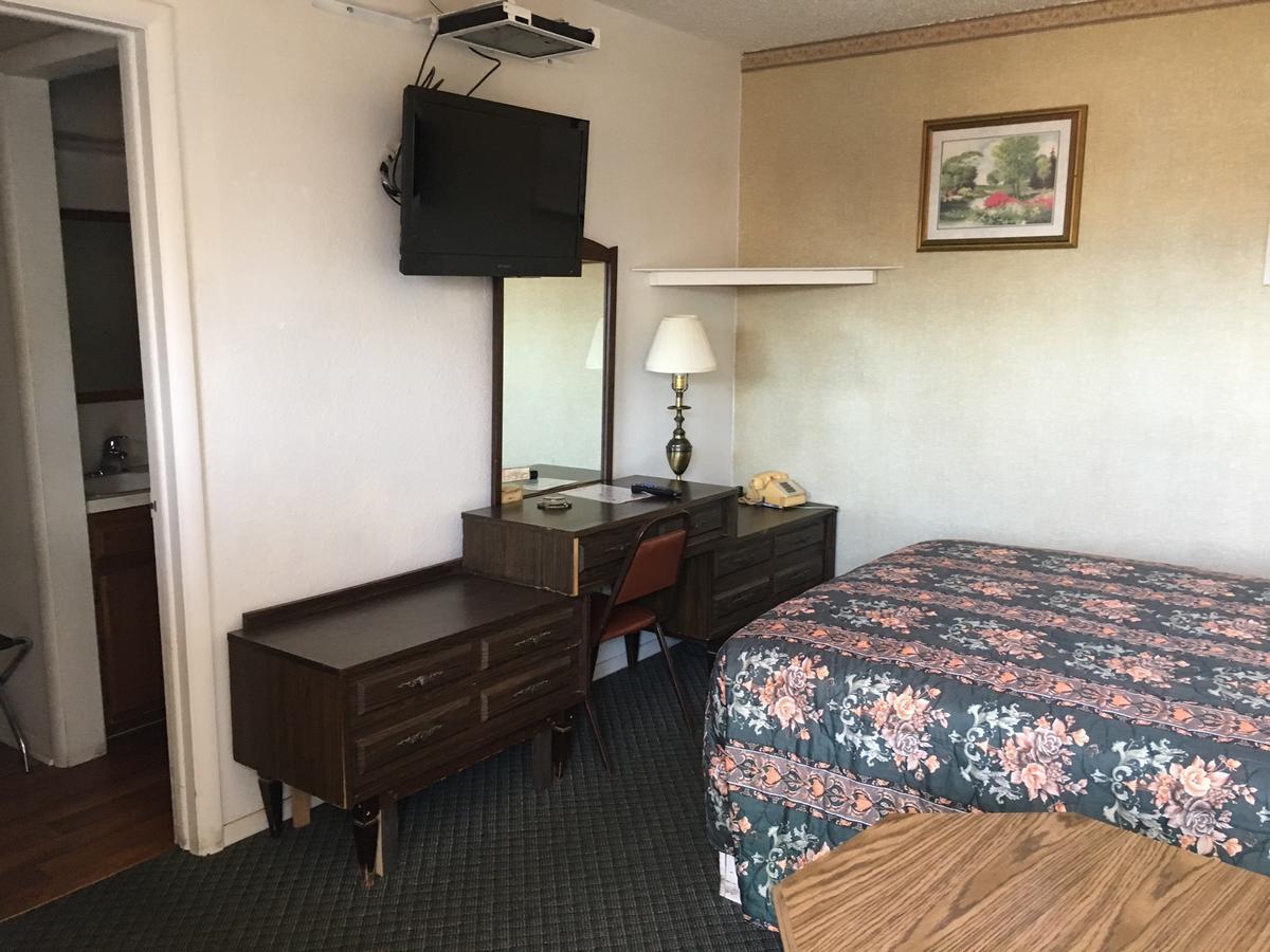 Skyliner Motel Stroud Exterior photo