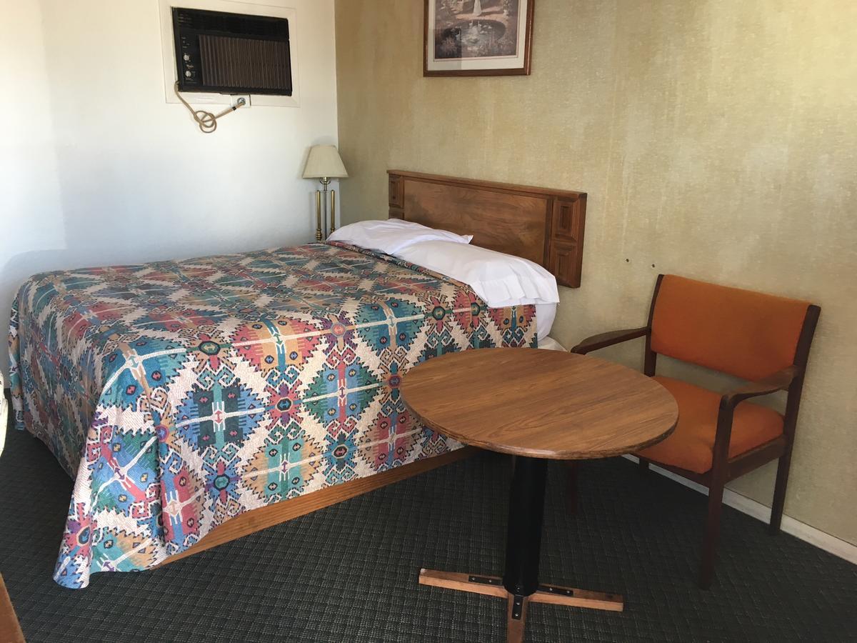 Skyliner Motel Stroud Exterior photo