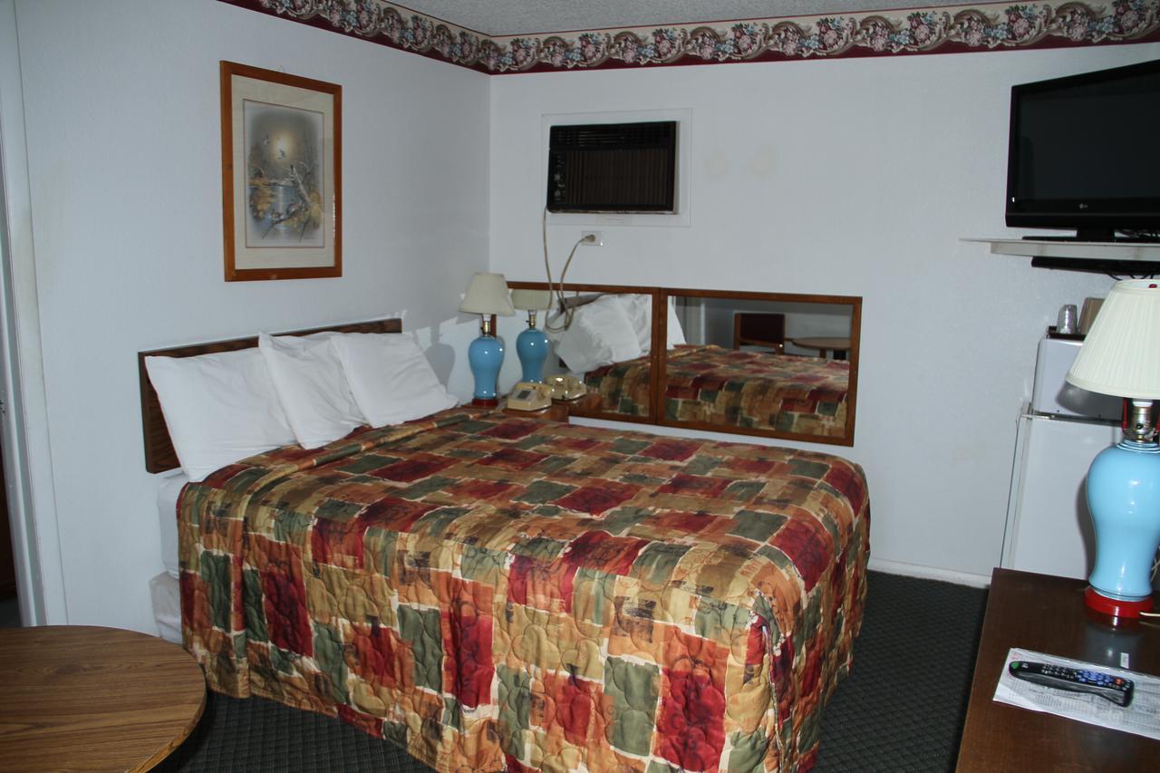 Skyliner Motel Stroud Exterior photo