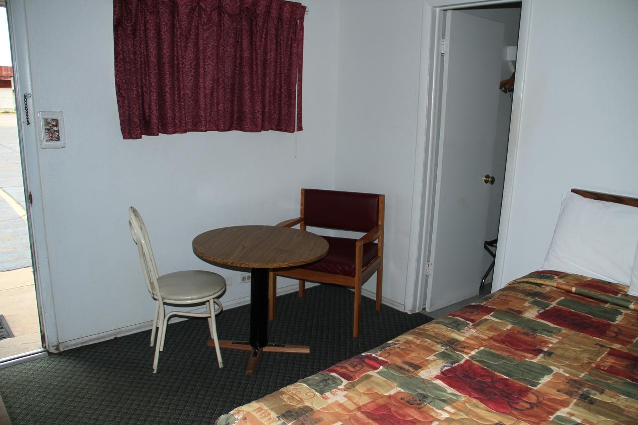 Skyliner Motel Stroud Exterior photo