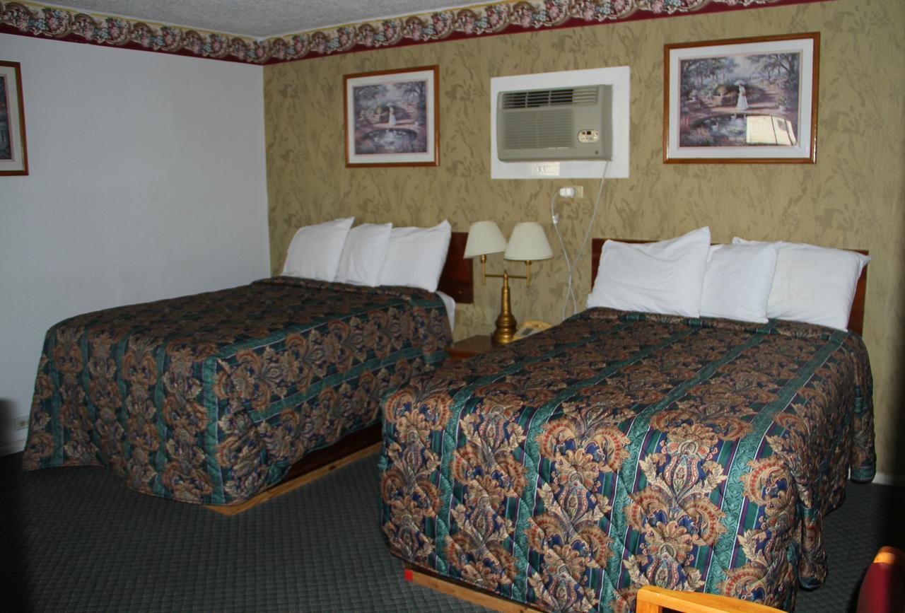 Skyliner Motel Stroud Exterior photo